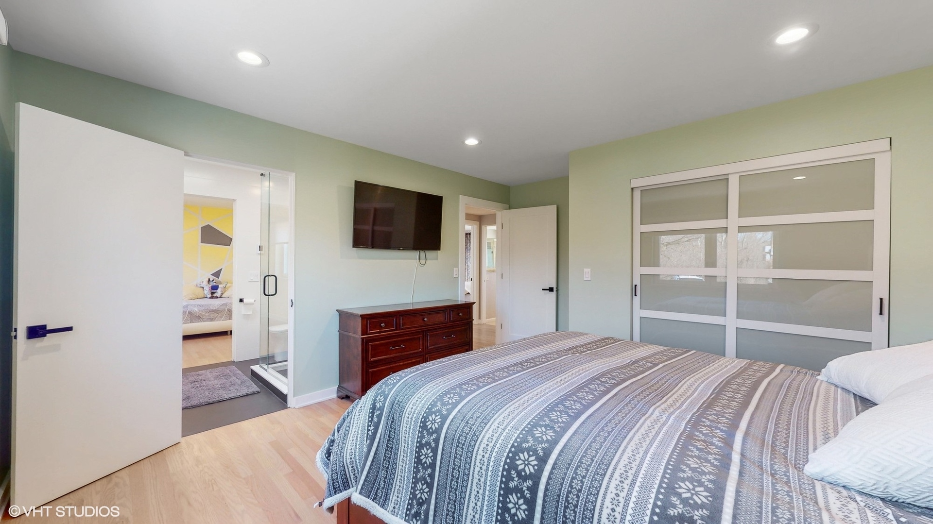 711 Lee Road Northbrook, IL 60062 - Photo 19 of 30 a bedroom with a bed and a flat screen tv