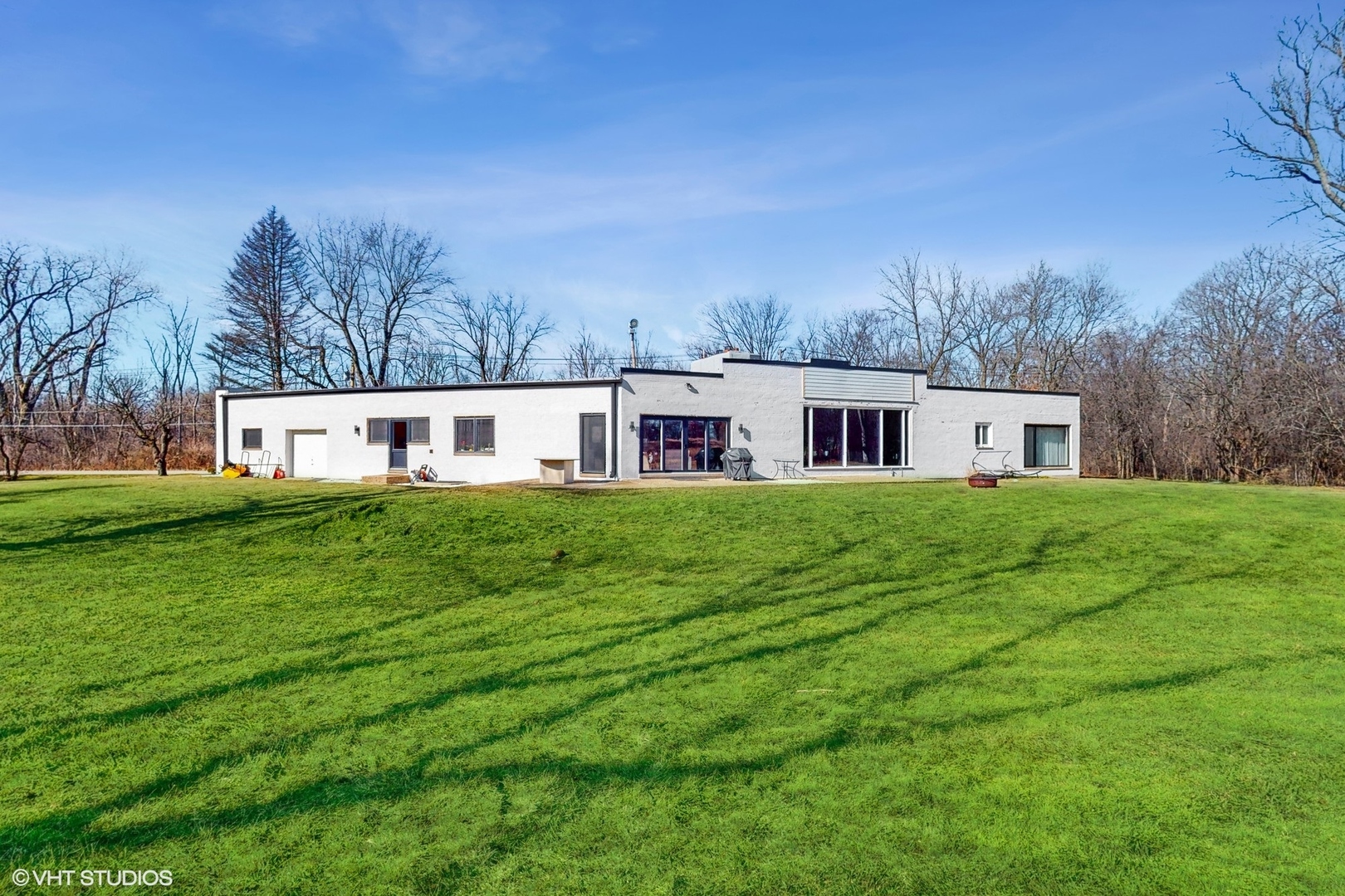 711 Lee Road Northbrook, IL 60062 - Photo 26 of 30 a house view with a garden space