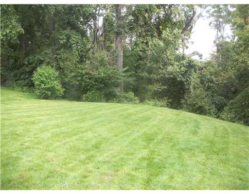 3657 Oakleaf Road Baldwin, PA 15227 - Photo 15 of 18 Yard/Garden.