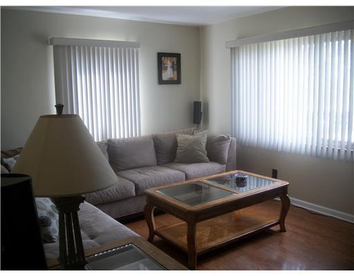3657 Oakleaf Road Baldwin, PA 15227 - Photo 6 of 18 Living Room.