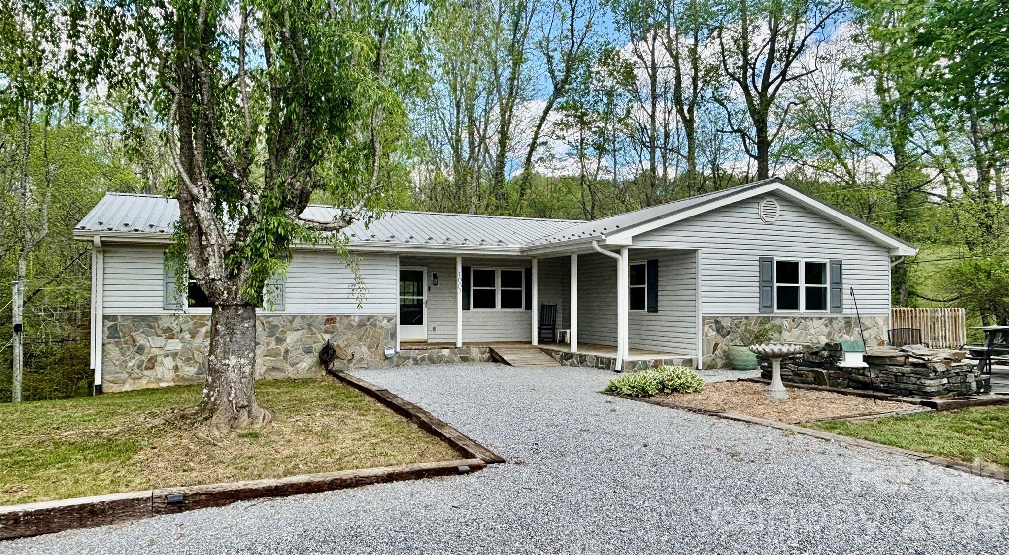 1007 Dula Road Spruce Pine, NC 28777 - Photo 2 of 44