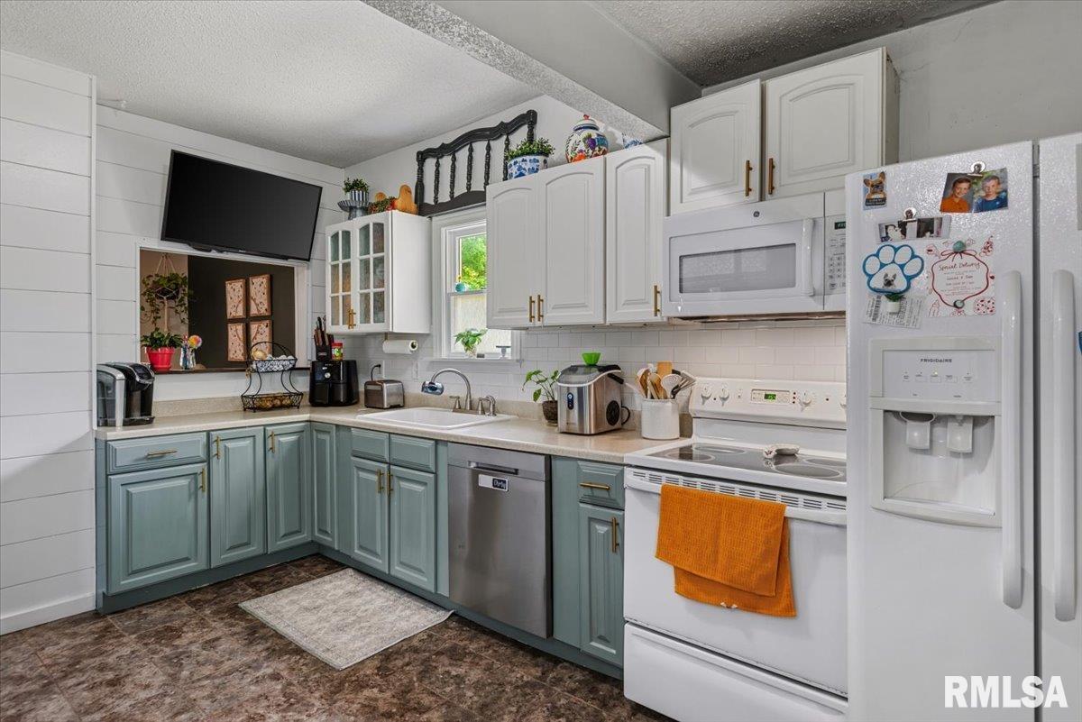 700 South English Avenue Springfield, IL 62704 - Photo 10 of 36