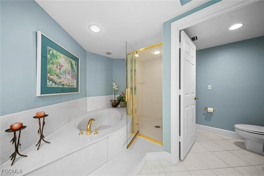 2675 Wulfert Road, Unit 6 Sanibel, FL 33957 - Photo 24 of 47 a bathroom with a tub a toilet and a shower