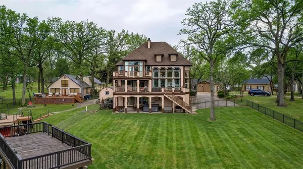 $949,999 | 122 Bayside Circle, Malakoff, TX 75148