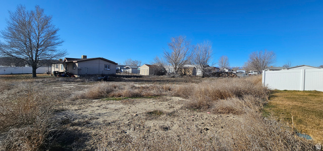 View of yard with a residential view
