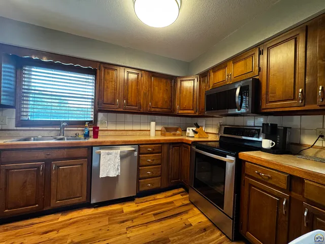 $314,950 | 5720 Southwest 93rd Street, Wakarusa, KS 66546