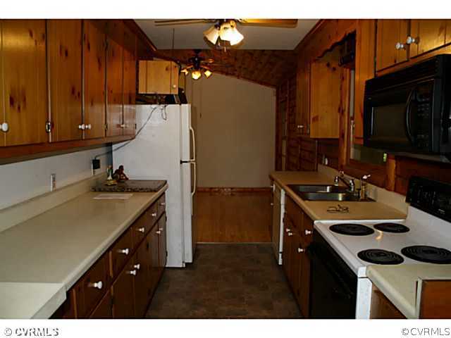 19350 Shumans Road Ruther Glen, VA 22546 - Photo 6 of 12 Kitchen