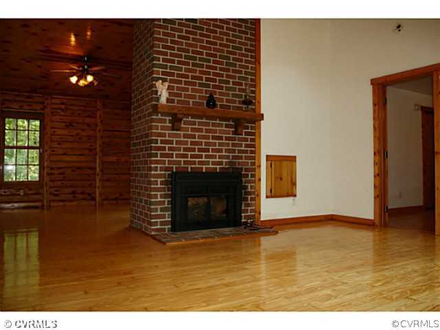 19350 Shumans Road Ruther Glen, VA 22546 - Photo 10 of 12 Den/Family/Great Room