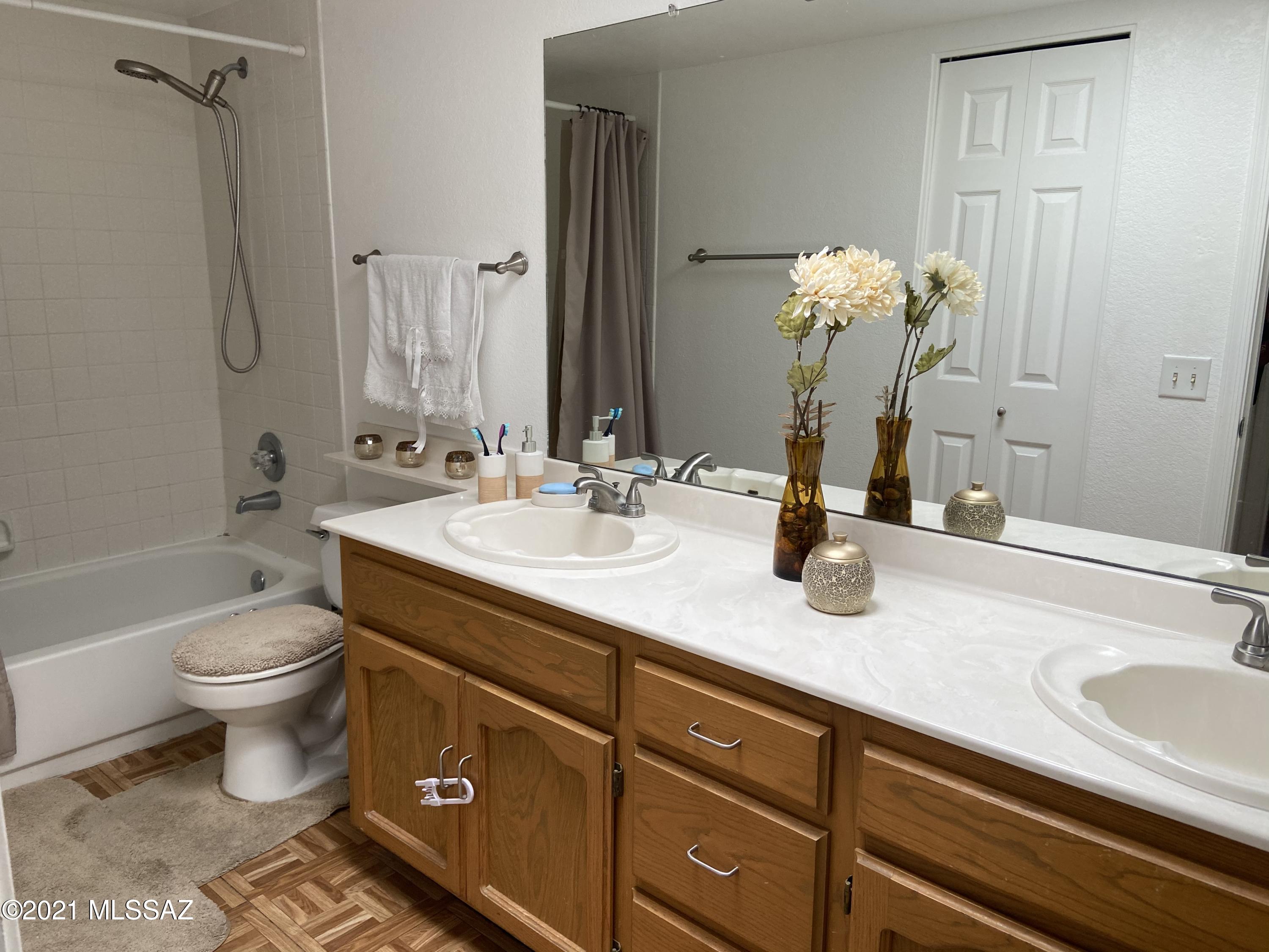 1200 East River Road, Unit I116 Tucson, AZ 85718 - Photo 10 of 22