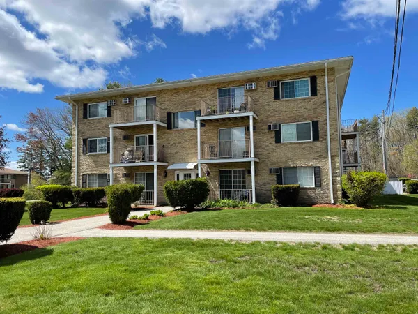 $1,734 | 379 Huse Road, Unit 21, Manchester, NH 03103