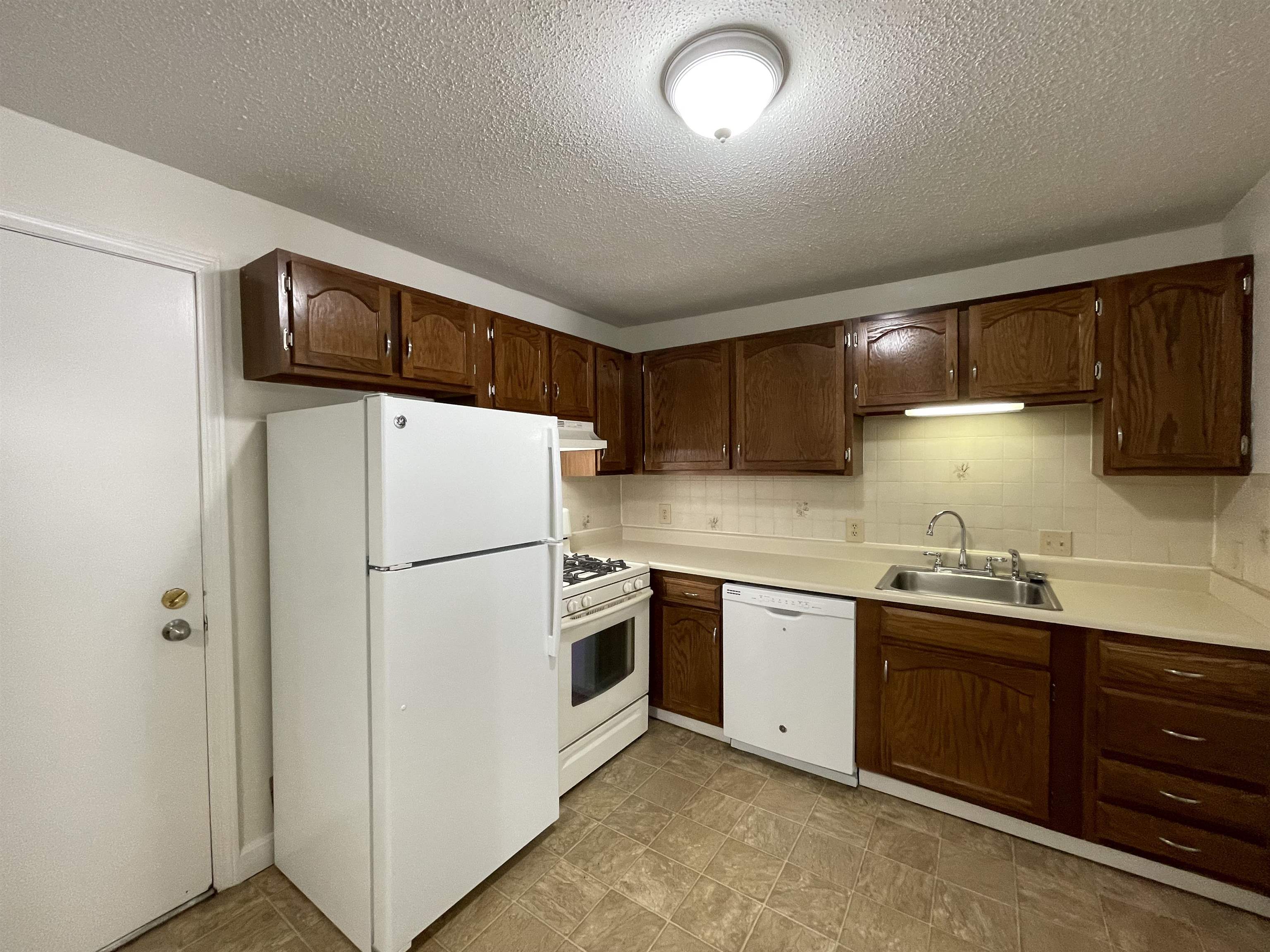 379 Huse Road, Unit 21 Manchester, NH 03103 - Photo 12 of 39