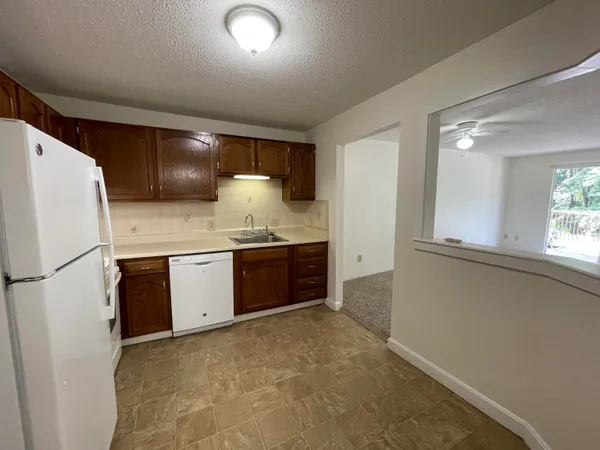 $1,734 | 379 Huse Road, Unit 21, Manchester, NH 03103