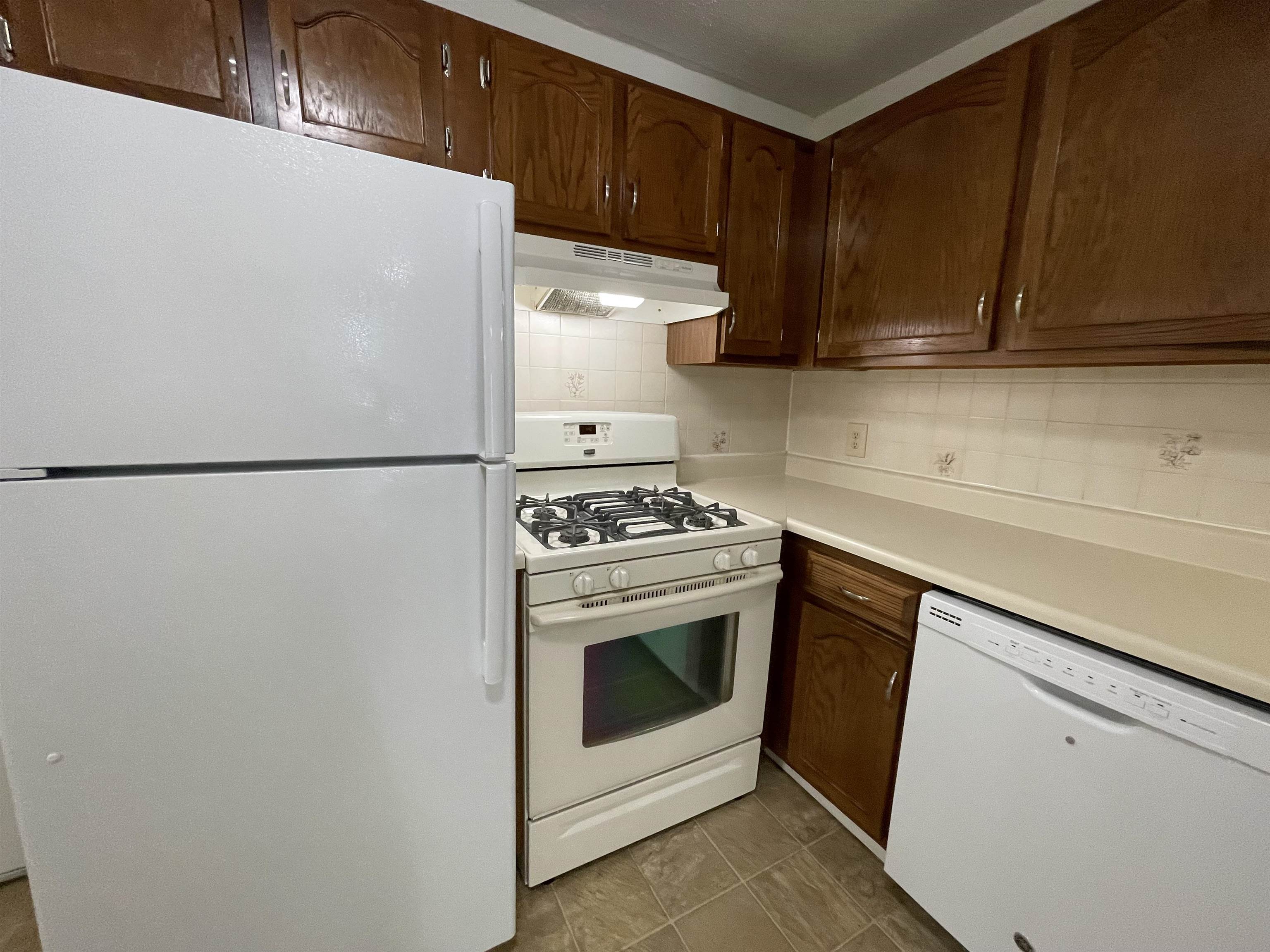 379 Huse Road, Unit 21 Manchester, NH 03103 - Photo 15 of 39