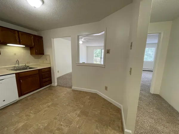 $1,734 | 379 Huse Road, Unit 21, Manchester, NH 03103