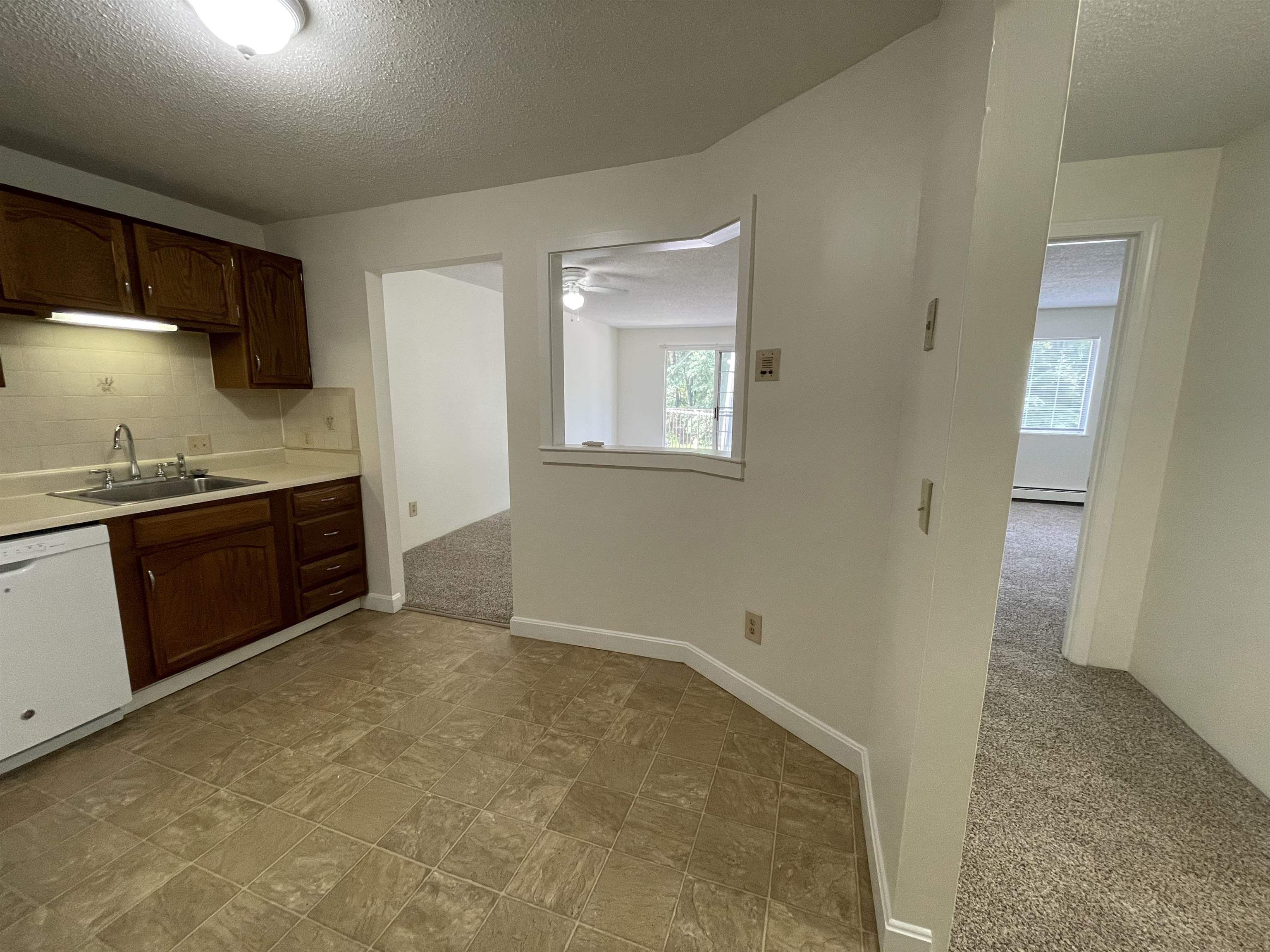 379 Huse Road, Unit 21 Manchester, NH 03103 - Photo 17 of 39