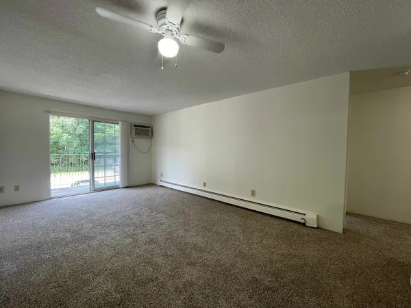 $1,734 | 379 Huse Road, Unit 21, Manchester, NH 03103