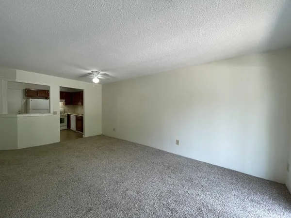 $1,734 | 379 Huse Road, Unit 21, Manchester, NH 03103