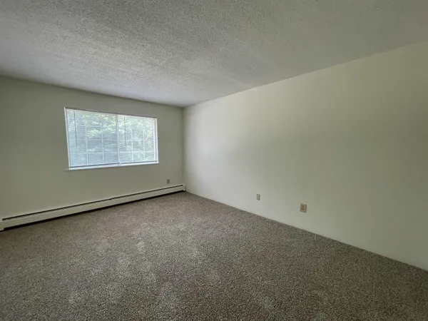 $1,734 | 379 Huse Road, Unit 21, Manchester, NH 03103