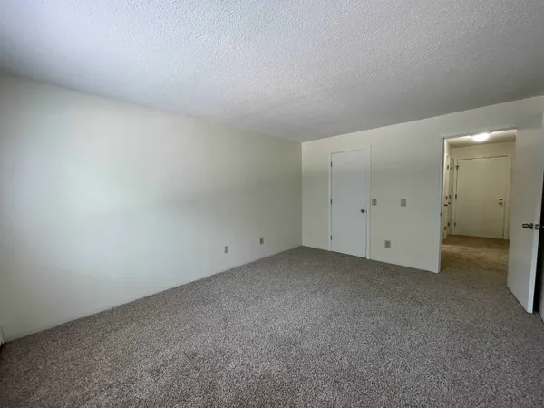 $1,734 | 379 Huse Road, Unit 21, Manchester, NH 03103