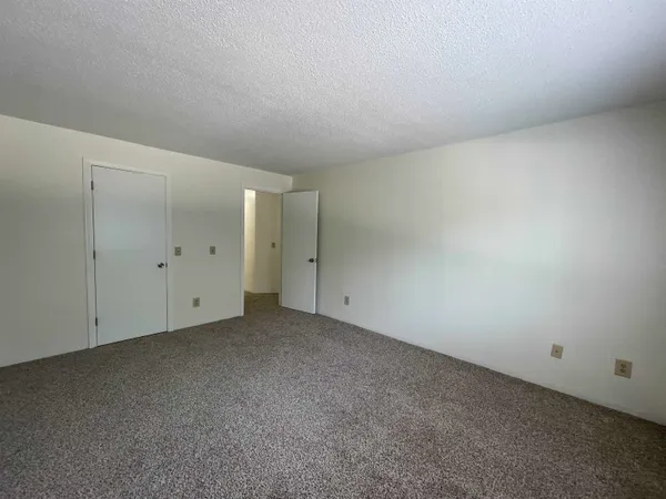 $1,734 | 379 Huse Road, Unit 21, Manchester, NH 03103