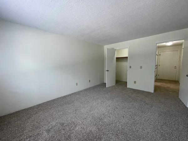 $1,734 | 379 Huse Road, Unit 21, Manchester, NH 03103