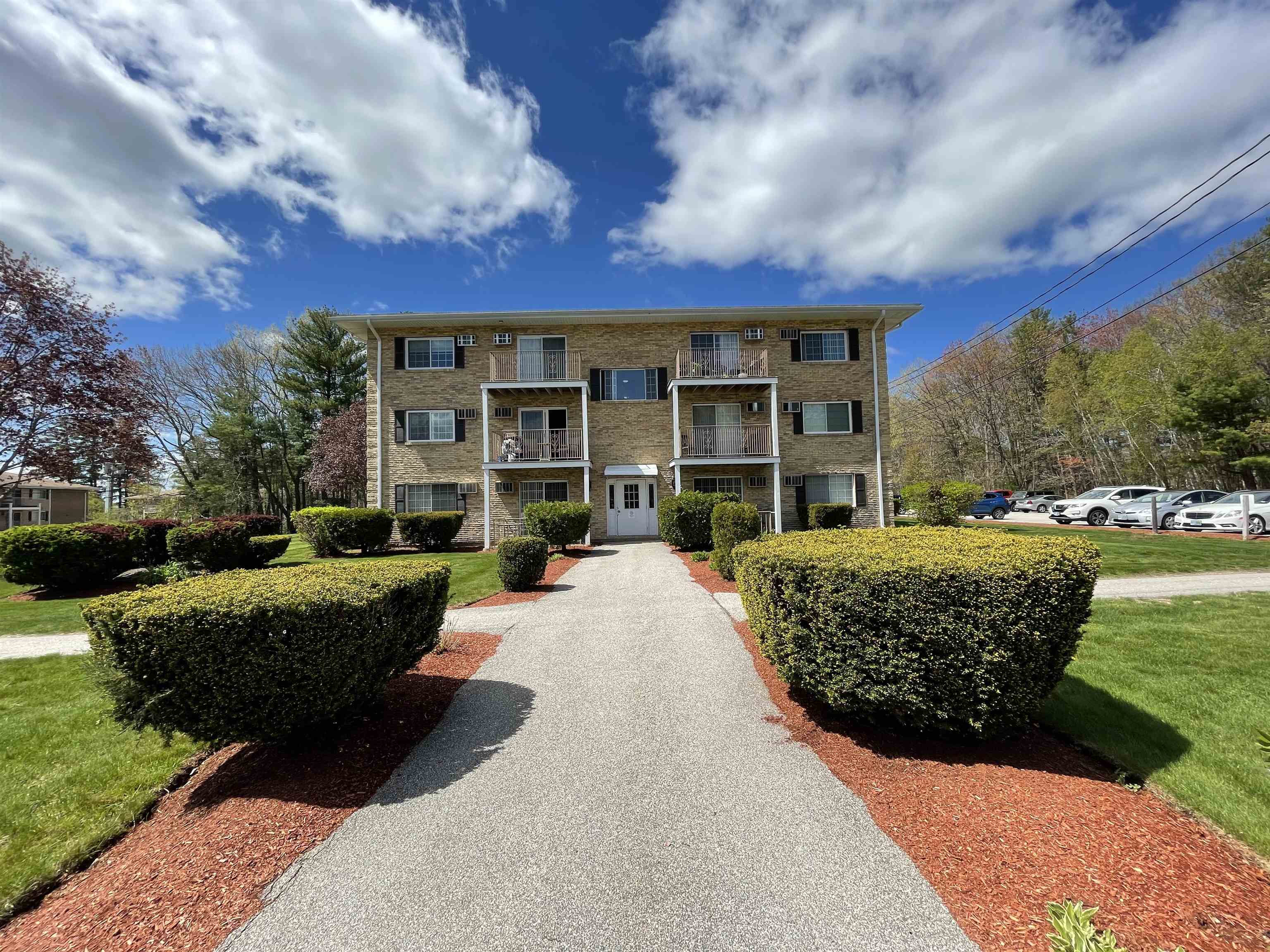 379 Huse Road, Unit 21 Manchester, NH 03103 - Photo 3 of 39