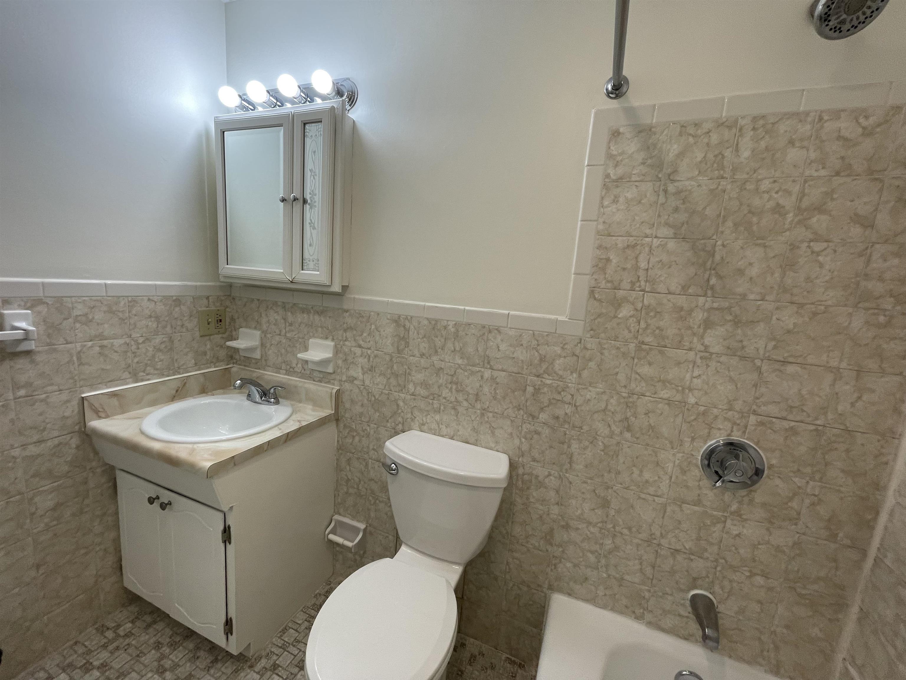 379 Huse Road, Unit 21 Manchester, NH 03103 - Photo 32 of 39