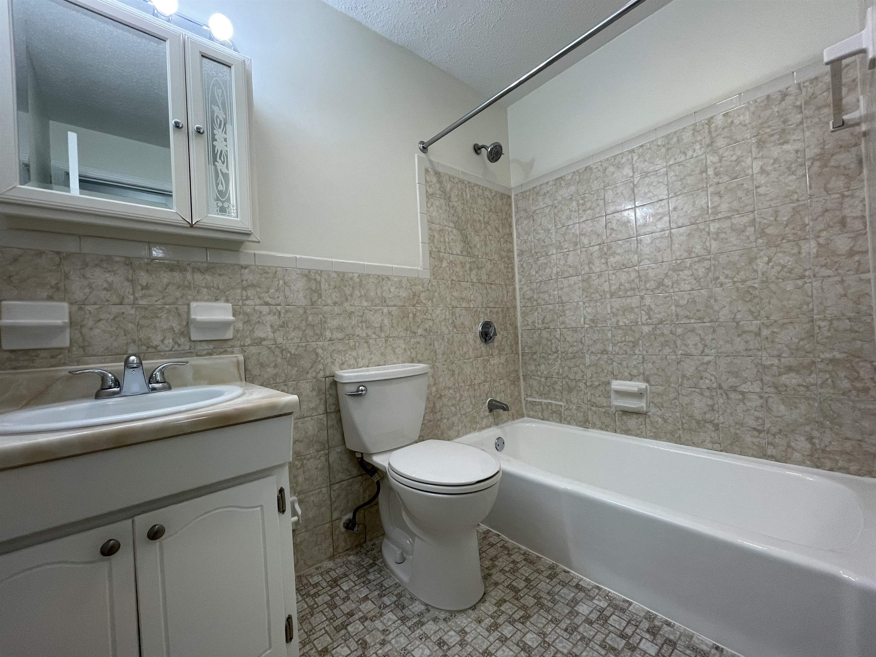 379 Huse Road, Unit 21 Manchester, NH 03103 - Photo 33 of 39