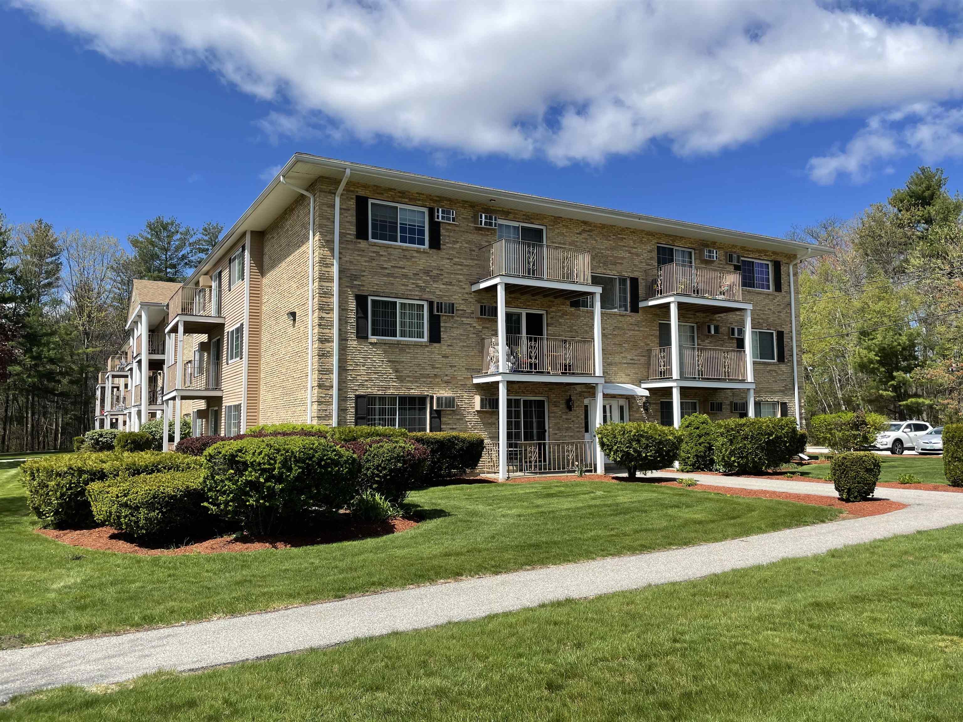 379 Huse Road, Unit 21 Manchester, NH 03103 - Photo 4 of 39