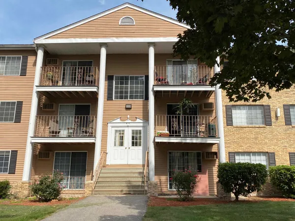 $1,734 | 379 Huse Road, Unit 21, Manchester, NH 03103