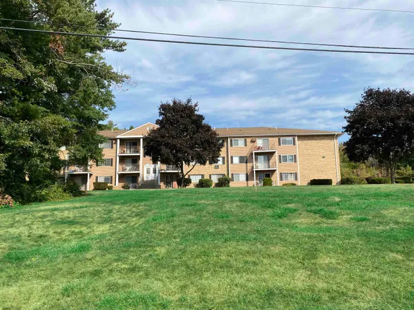 $1,734 | 379 Huse Road, Unit 21, Manchester, NH 03103