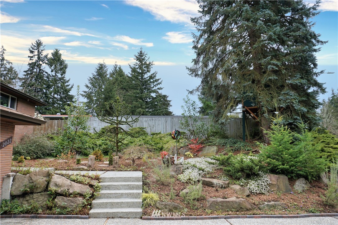 2022 Northeast 27th Street Renton, WA 98056 - Photo 2 of 36