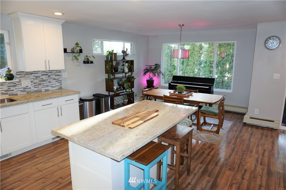 2022 Northeast 27th Street Renton, WA 98056 - Photo 11 of 36