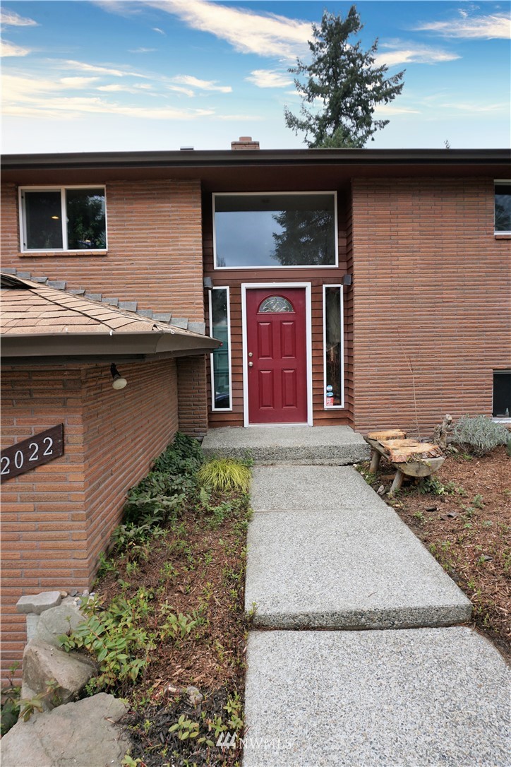 2022 Northeast 27th Street Renton, WA 98056 - Photo 3 of 36