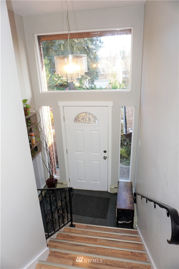 2022 Northeast 27th Street Renton, WA 98056 - Photo 4 of 36