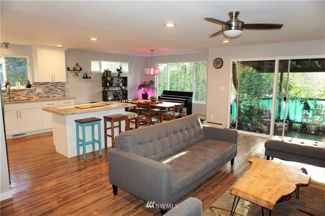 2022 Northeast 27th Street Renton, WA 98056 - Photo 6 of 36