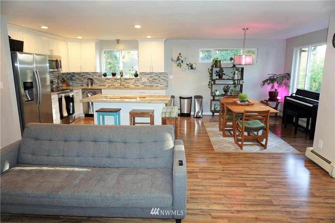2022 Northeast 27th Street Renton, WA 98056 - Photo 7 of 36