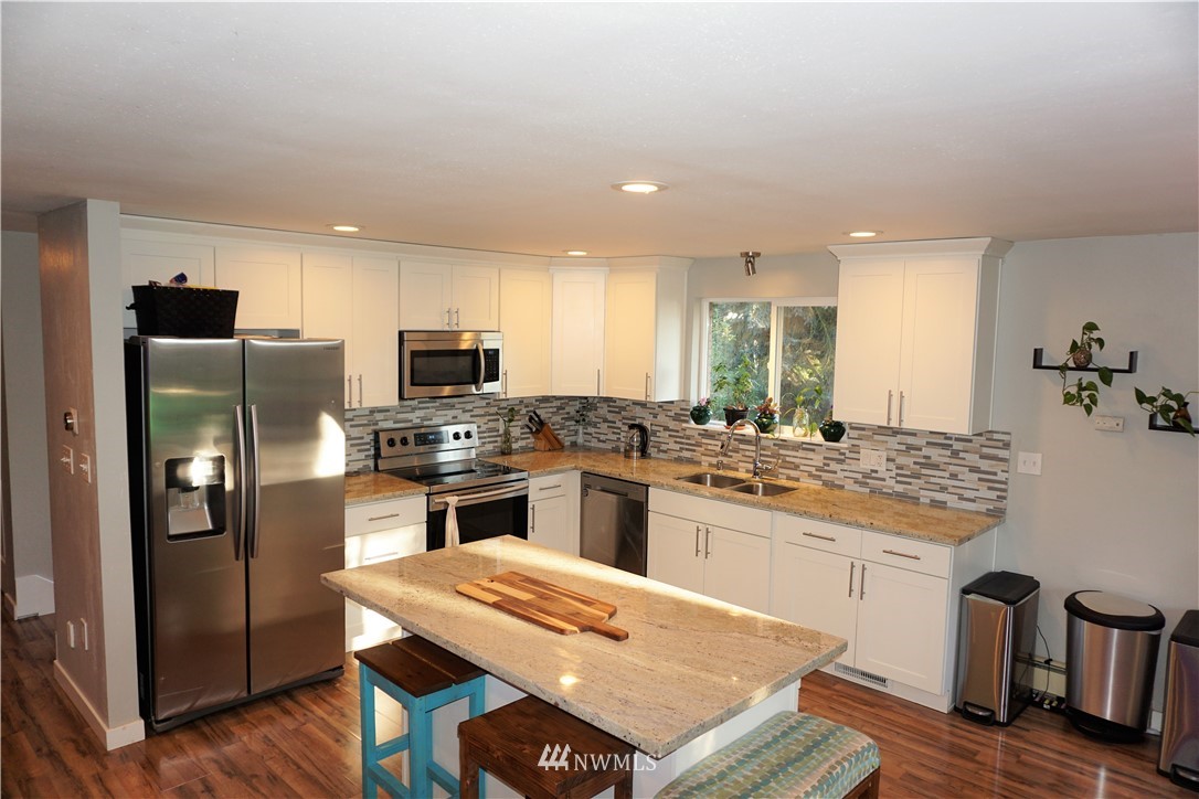 2022 Northeast 27th Street Renton, WA 98056 - Photo 8 of 36