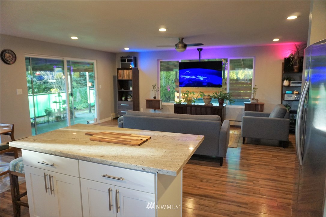 2022 Northeast 27th Street Renton, WA 98056 - Photo 9 of 36