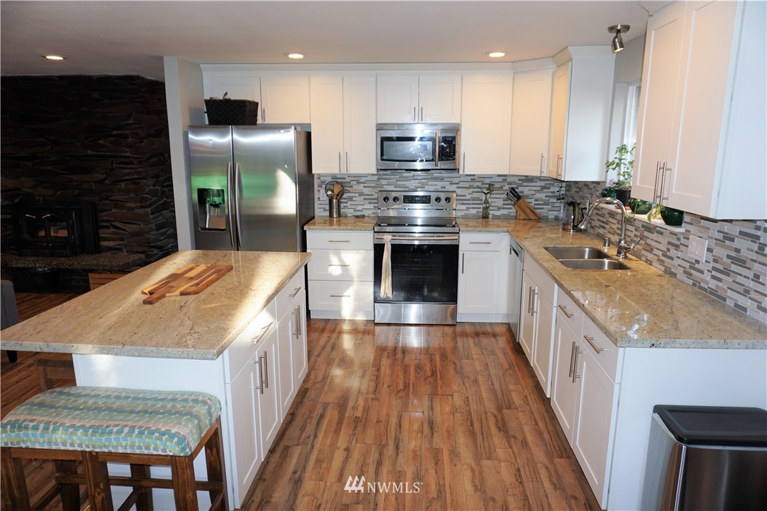2022 Northeast 27th Street Renton, WA 98056 - Photo 10 of 36
