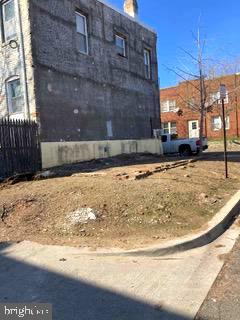 E Street Northeast Washington, DC 20002 - Photo 1 of 3 Side