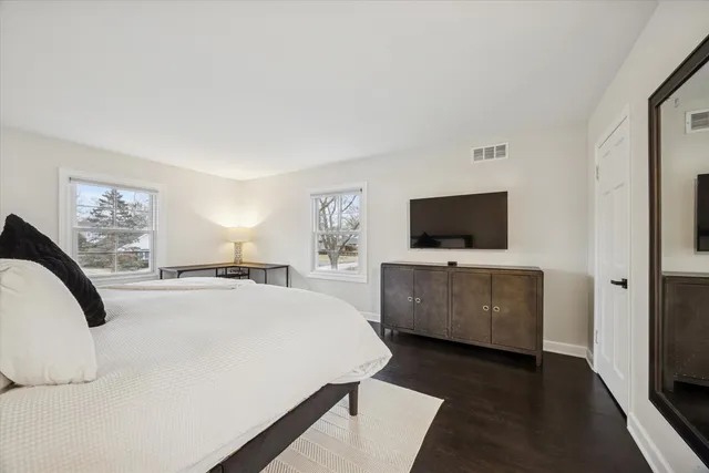 $835,000 | 5720 Woodland Drive, Western Springs, IL 60558