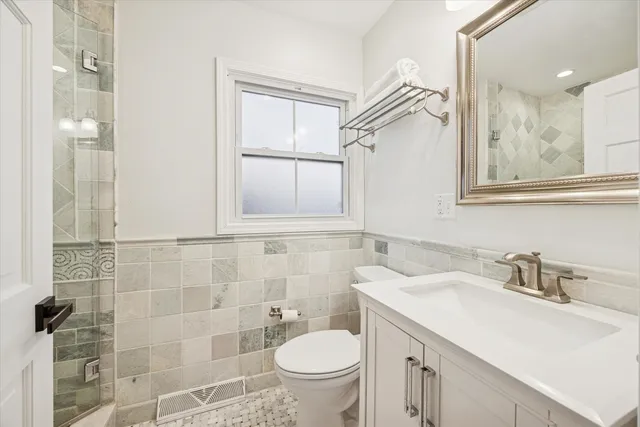 $835,000 | 5720 Woodland Drive, Western Springs, IL 60558