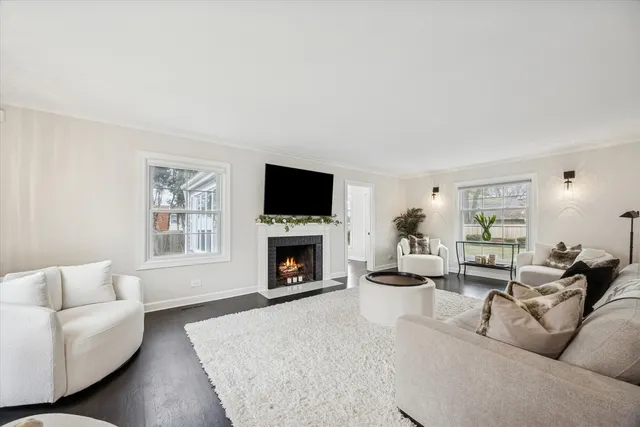 $835,000 | 5720 Woodland Drive, Western Springs, IL 60558