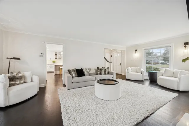 $835,000 | 5720 Woodland Drive, Western Springs, IL 60558