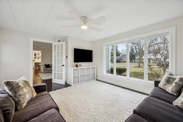 $835,000 | 5720 Woodland Drive, Western Springs, IL 60558