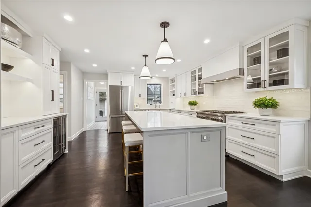 $835,000 | 5720 Woodland Drive, Western Springs, IL 60558