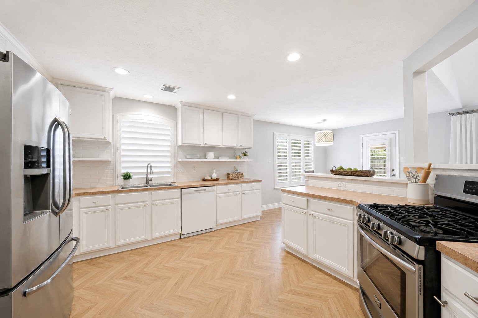 39 Steep Trail Place Conroe, TX 77385 - Photo 8 of 23 Stainless appliances
