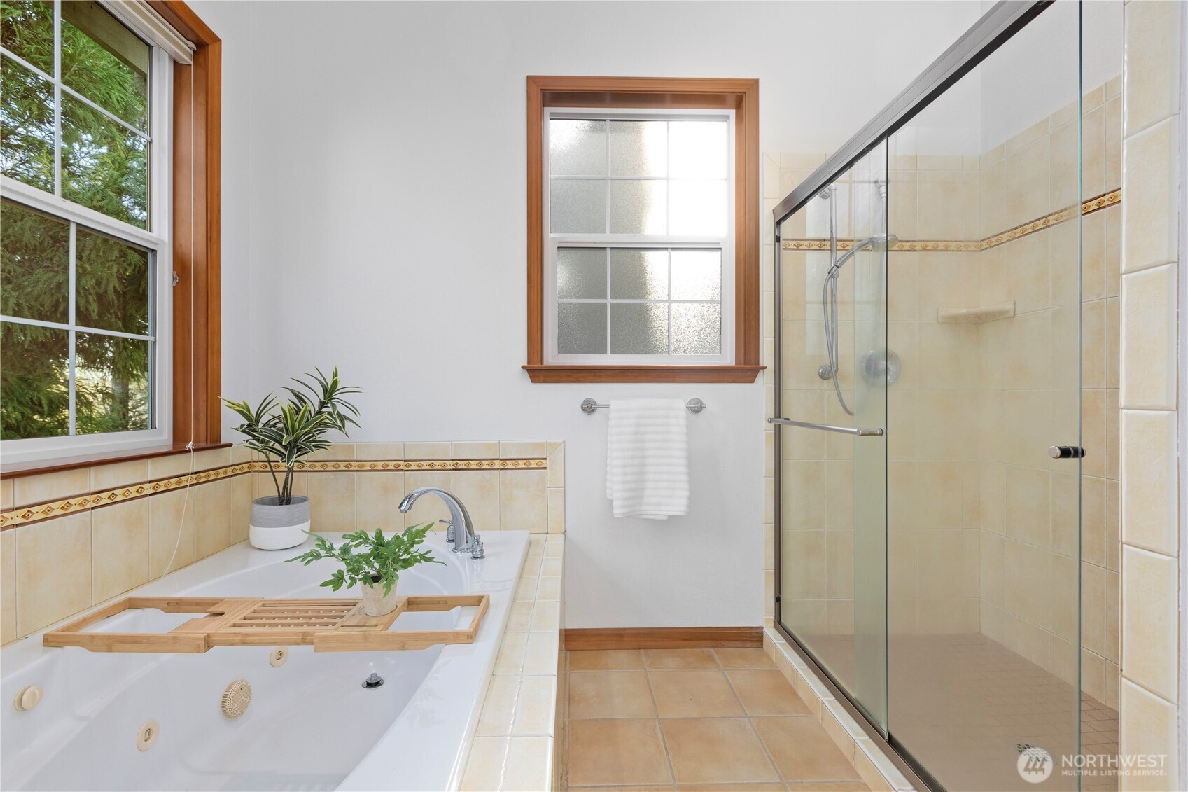 730 Southeast Nelson Road Shelton, WA 98584 - Photo 24 of 40 a bath room with a sink and a bath tub