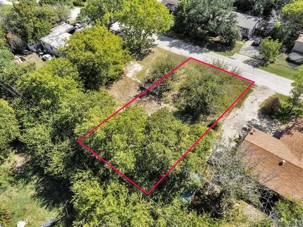 a view of a small yard